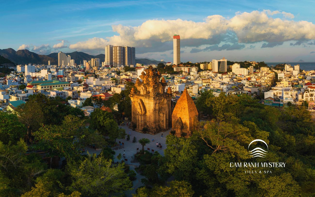 Tháp Bà Ponagar Nha Trang - toàn cảnh ngôi tháp khi nhìn từ trên xuống