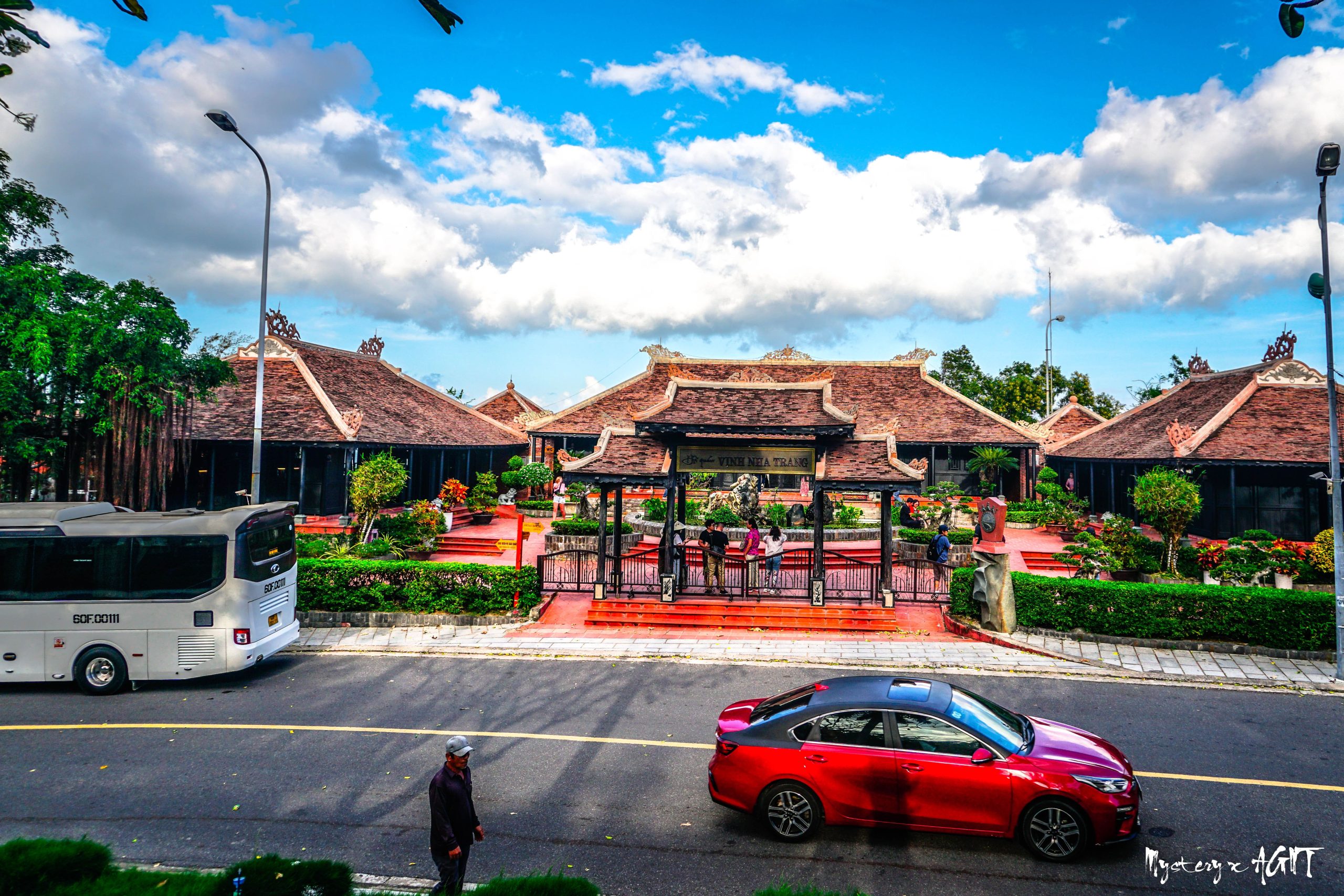 Hòn Chồng Nha Trang - Hội quán Vịnh Nha Trang.